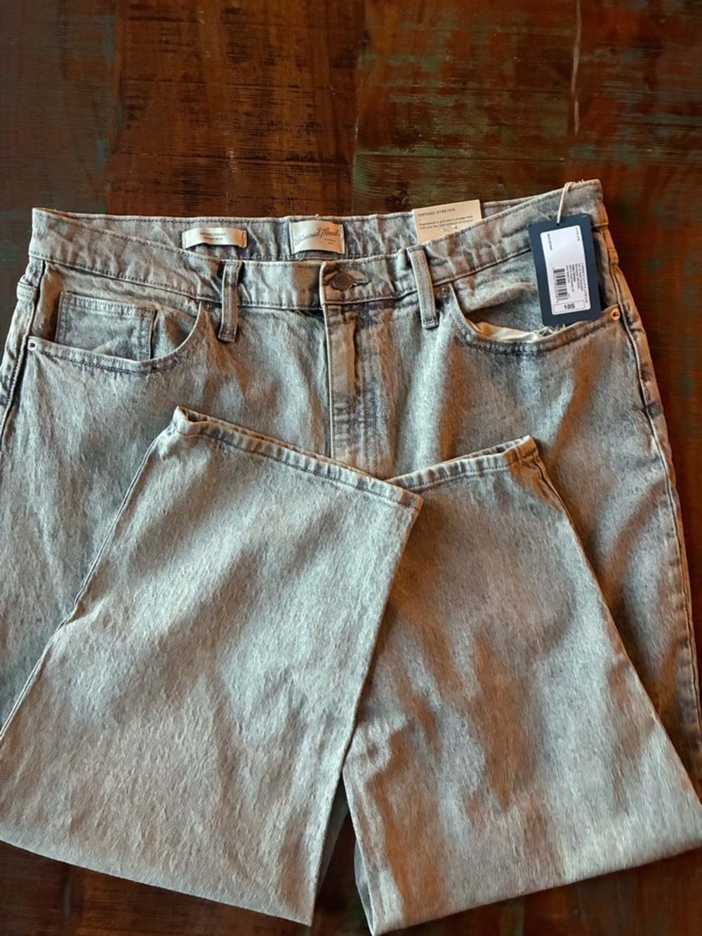 NWT Universal Thread Relaxed Fit High Rise  women's jeans 18 short